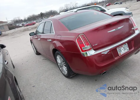 2013 Chrysler 300C Awd z USA, uszkodzony, nr VIN 2C3CCAKT6DH645372